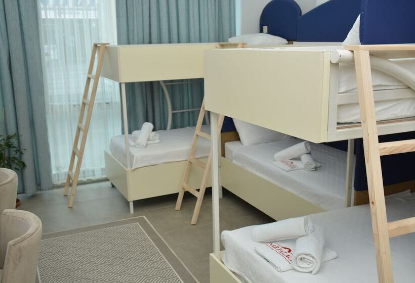 ルームシェアのワンベッド, Nar Palace