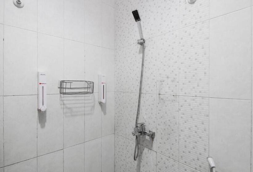 Номер Deluxe, Reddoorz Near Goa Sunyaragi