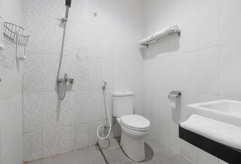 デラックスルーム, Reddoorz Near Goa Sunyaragi
