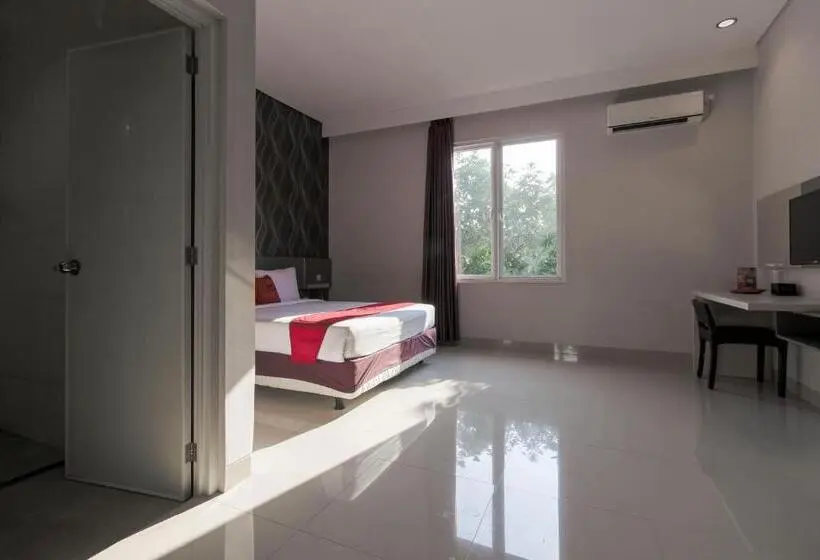 デラックスルーム, Reddoorz Near Goa Sunyaragi