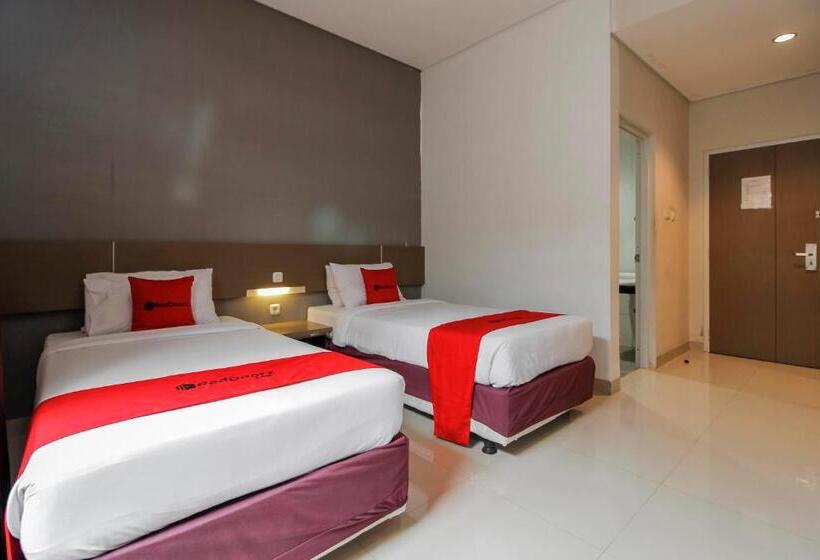 Номер Стандарт, Reddoorz Near Goa Sunyaragi