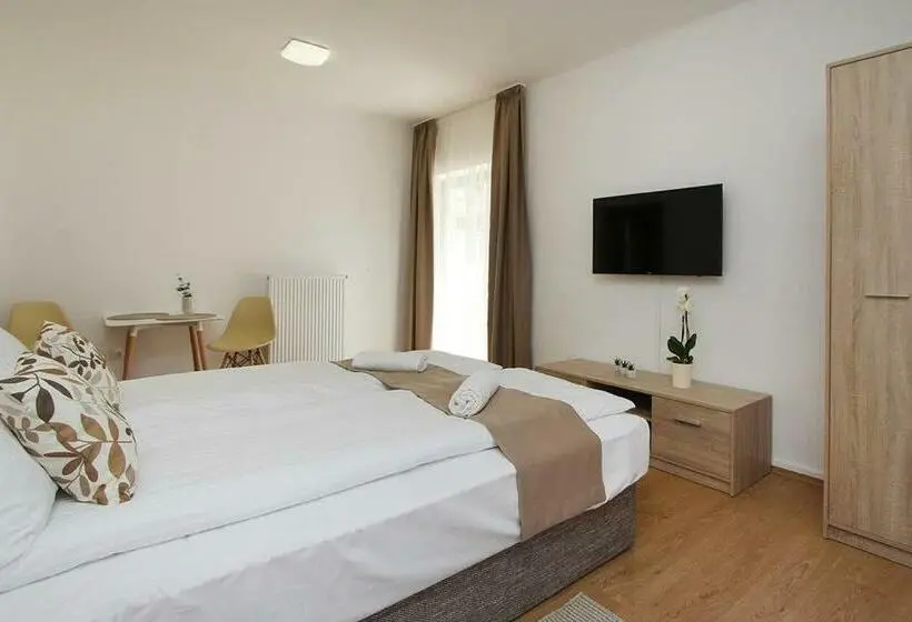 اتاق خانوادگی, Boutique Apartments