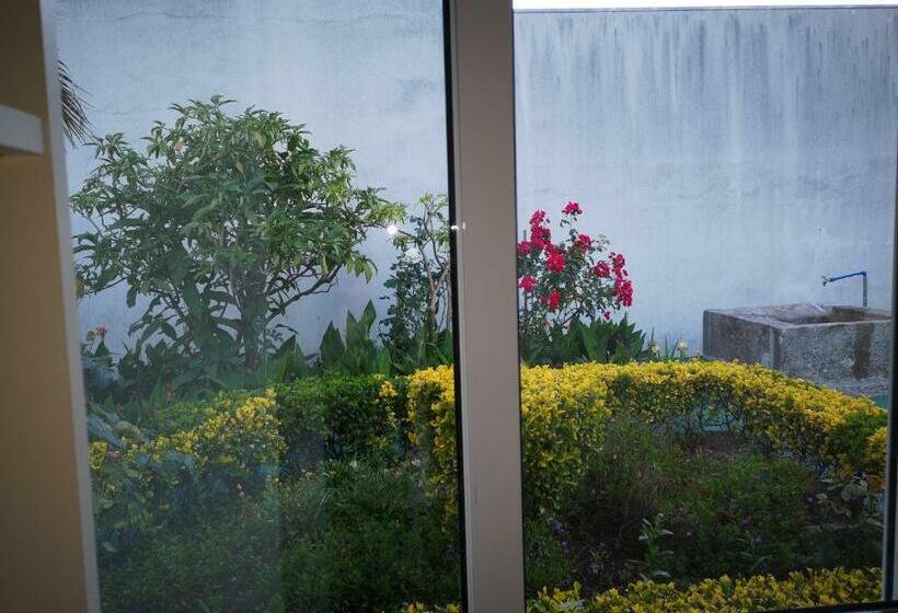 سوییت, Hostel Das Flores