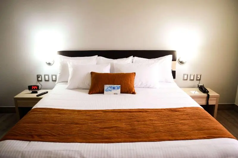 キングサイズベッドのスイートルーム, Comfort Inn Irapuato