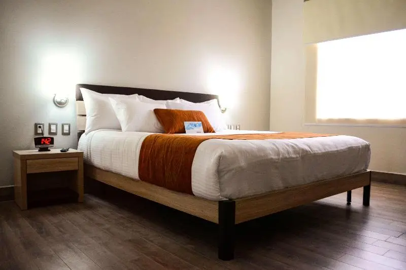 キングサイズベッドのスイートルーム, Comfort Inn Irapuato