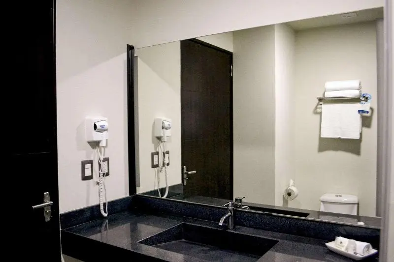 キングサイズベッドのスタンダードルーム, Comfort Inn Irapuato