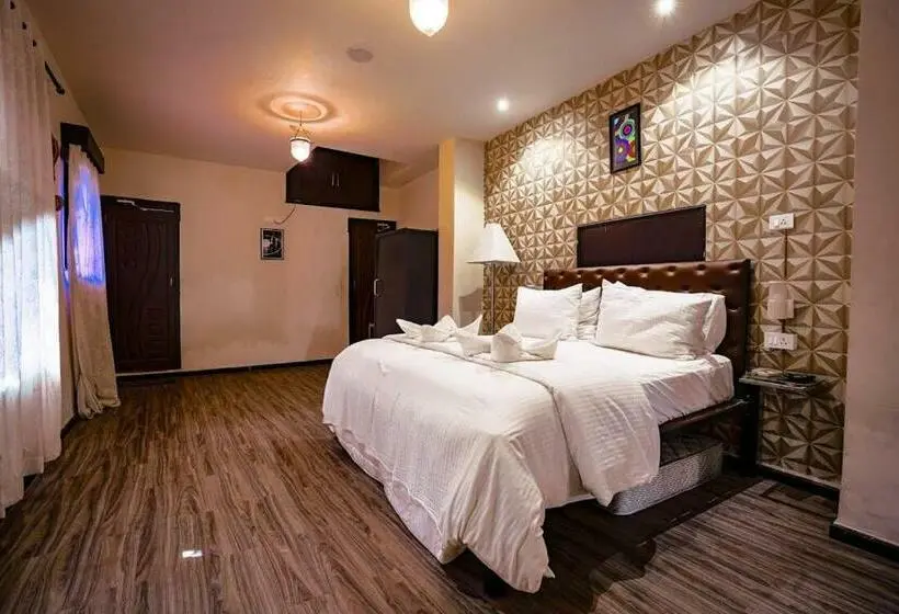 Suite, Creek Hotel   Panaji