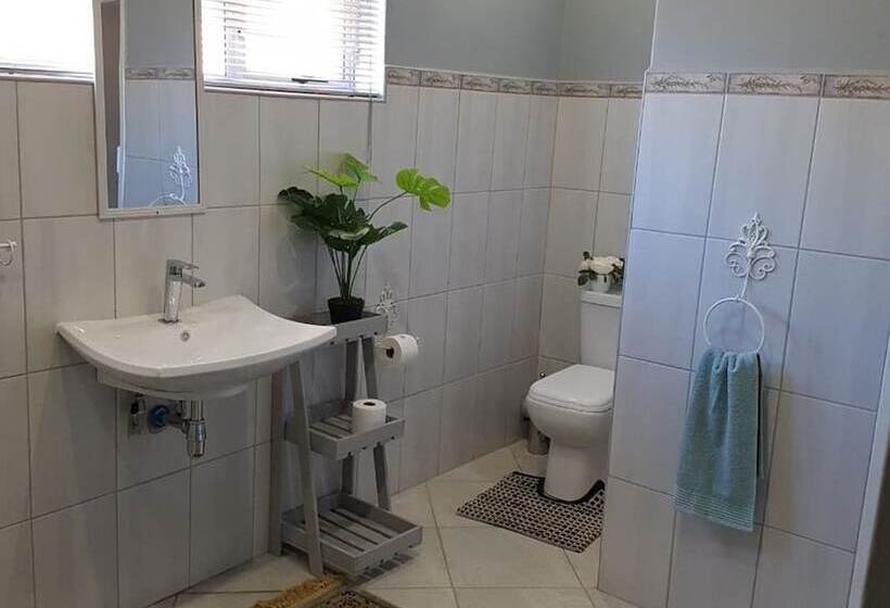 スタンダードトリプルルーム, Graceland Guesthouse