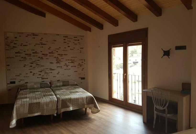 غرفة قياسية رباعية مزودة بشُرفة, Hostal Los Esquiladores