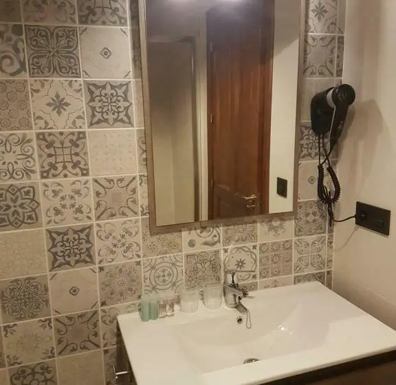 バルコニー付スタンダード４ベッドルーム, Hostal Los Esquiladores