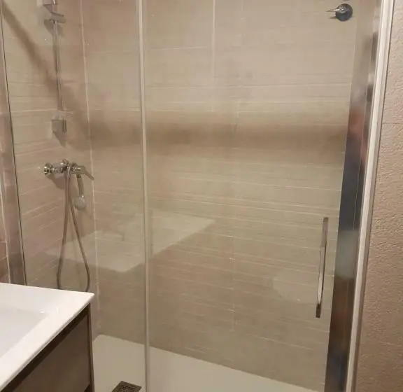 バルコニー付スタンダード４ベッドルーム, Hostal Los Esquiladores