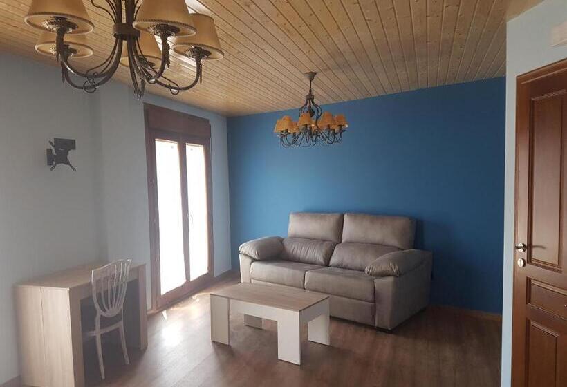 Четырехместный Номер Стандарт с Балконом, Hostal Los Esquiladores