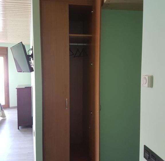 غرفة قياسية رباعية مزودة بشُرفة, Hostal Los Esquiladores