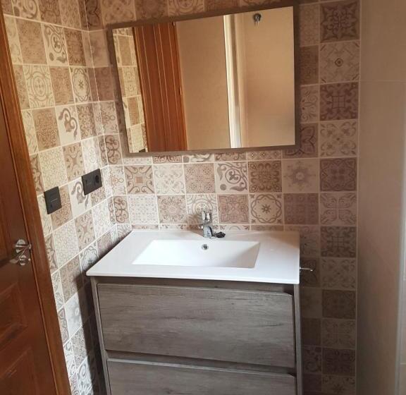 Четырехместный Номер Стандарт с Балконом, Hostal Los Esquiladores