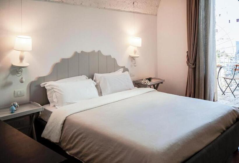 اتاق لوکس با بالکن و چشم‌انداز دریا, Aquamarea