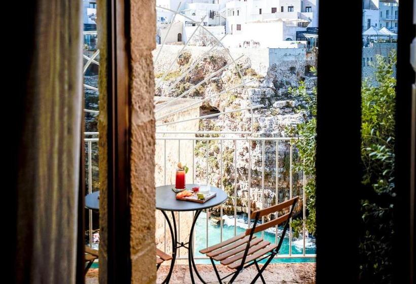 اتاق لوکس با بالکن و چشم‌انداز دریا, Aquamarea