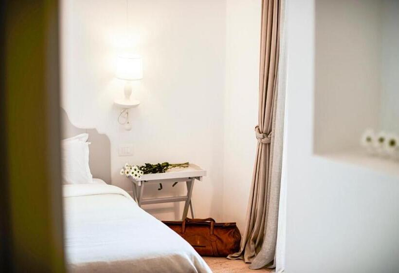 اتاق لوکس با بالکن و چشم‌انداز دریا, Aquamarea