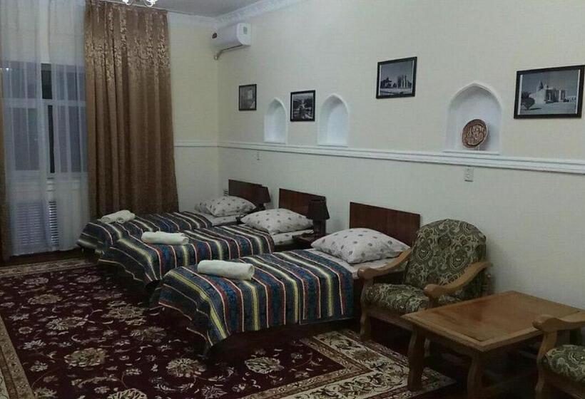 חדר סטנדרט לשלושה, Abu Shakheen