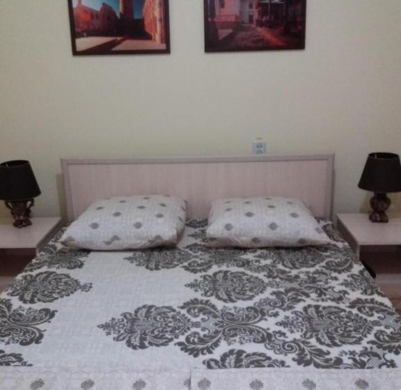 חדר אקונומי, Abu Shakheen