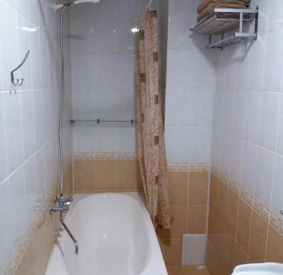 חדר אקונומי, Abu Shakheen