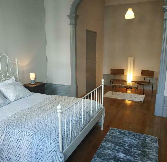 اتاق لوکس با چشم‌انداز شهر, Gabriel Guesthouse