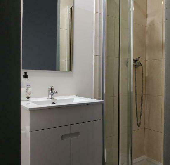 اتاق لوکس با چشم‌انداز شهر, Gabriel Guesthouse