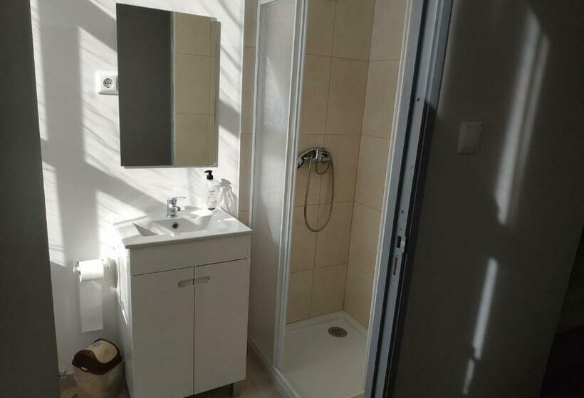 اتاق استاندارد با چشم‌انداز باغ, Gabriel Guesthouse