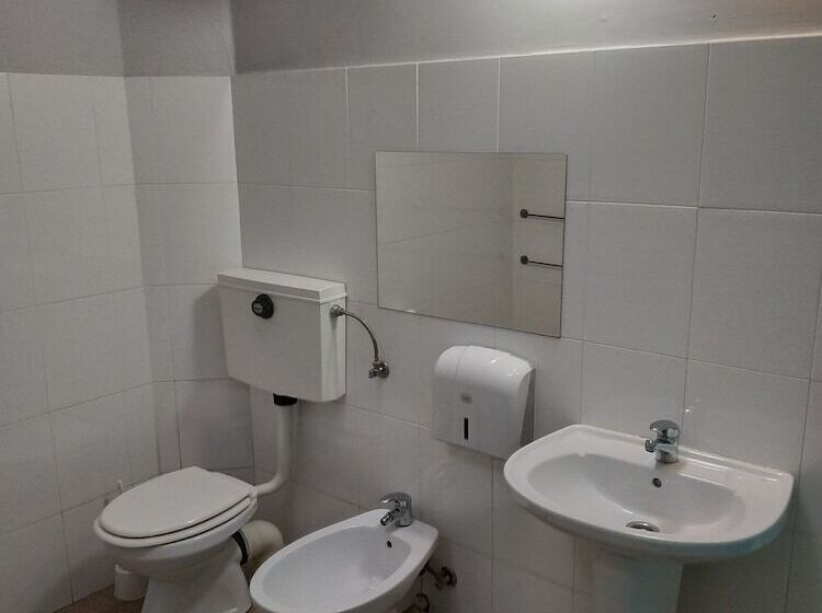 اتاق استاندارد با سرویس بهداشتی مشترک, Gabriel Guesthouse