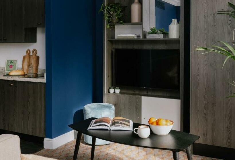 סטודיו פרמיום, Native Glasgow