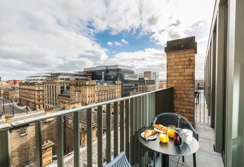 デラックススタジオ, Native Glasgow