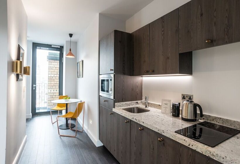 סטודיו דלוקס, Native Glasgow