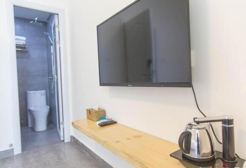 غرفة قياسية مزوَّدة بشُرفة, Bloom Time Guest House