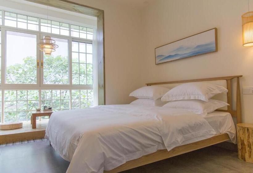 غرفة قياسية مزوَّدة بشُرفة, Bloom Time Guest House