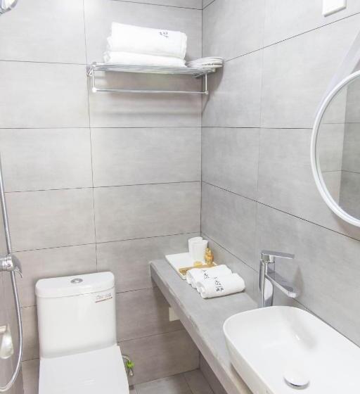 غرفة عائلية, Bloom Time Guest House