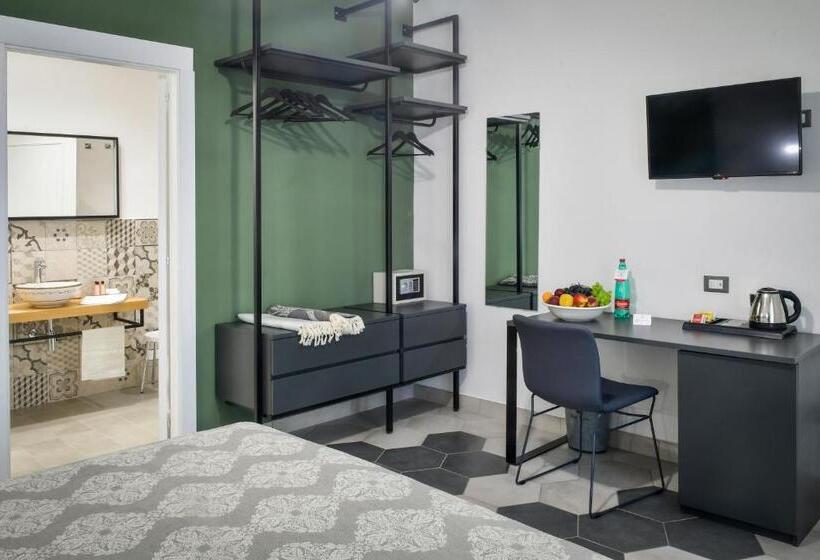 Superior Suite, Big Rose