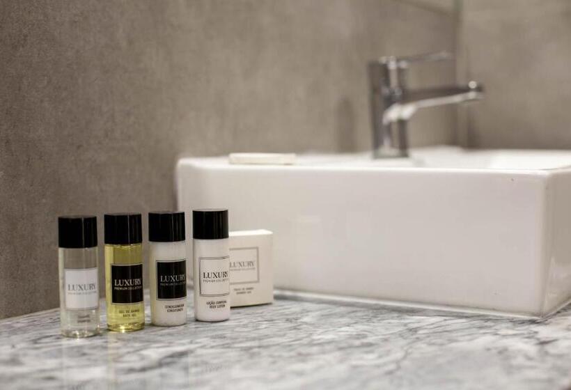 اتاق استاندارد, The Gate