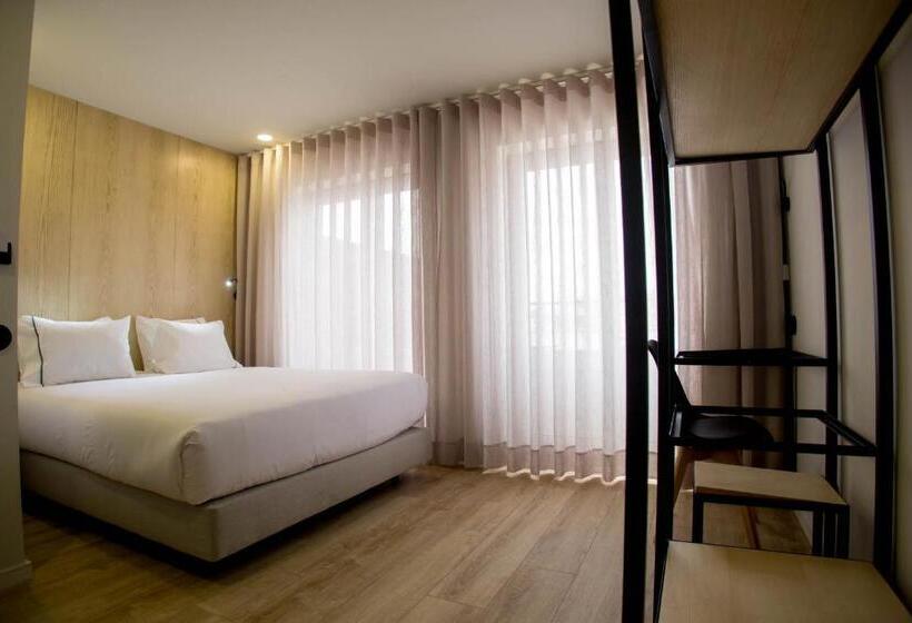 اتاق استاندارد, The Gate