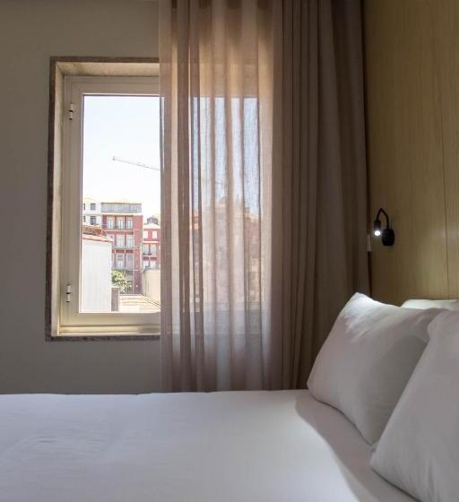 اتاق عادی, The Gate