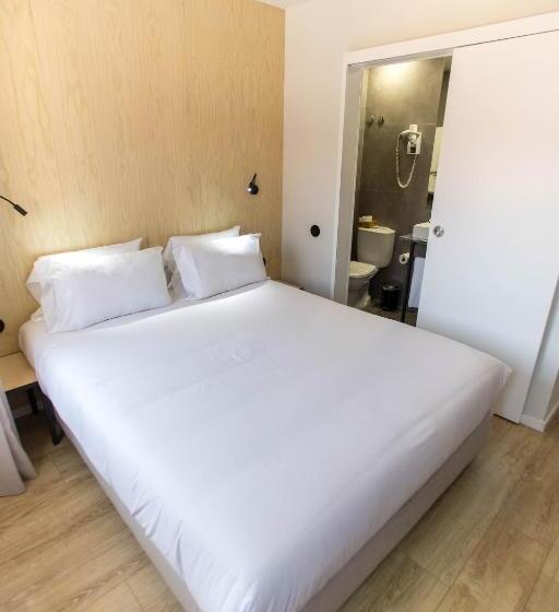 اتاق عادی, The Gate