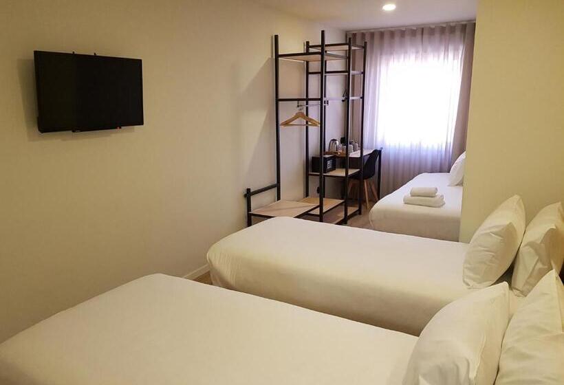 اتاق استاندارد سه نفره, The Gate