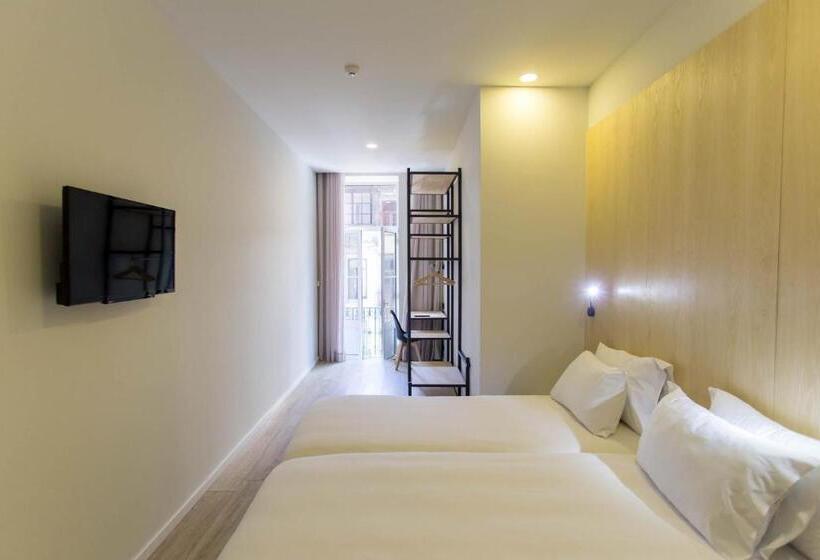 اتاق استاندارد, The Gate