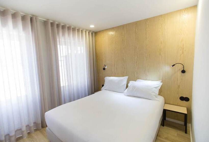 اتاق استاندارد, The Gate