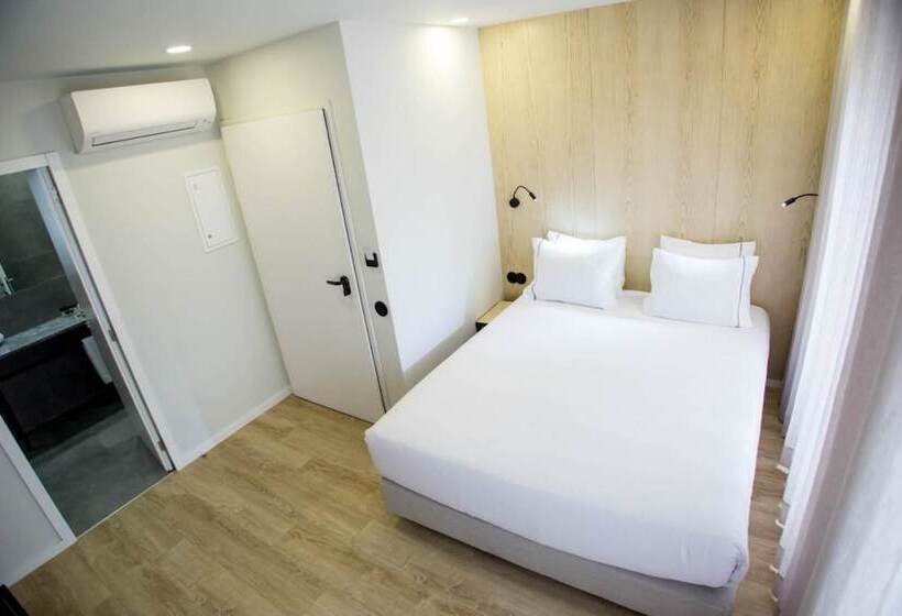 اتاق استاندارد, The Gate