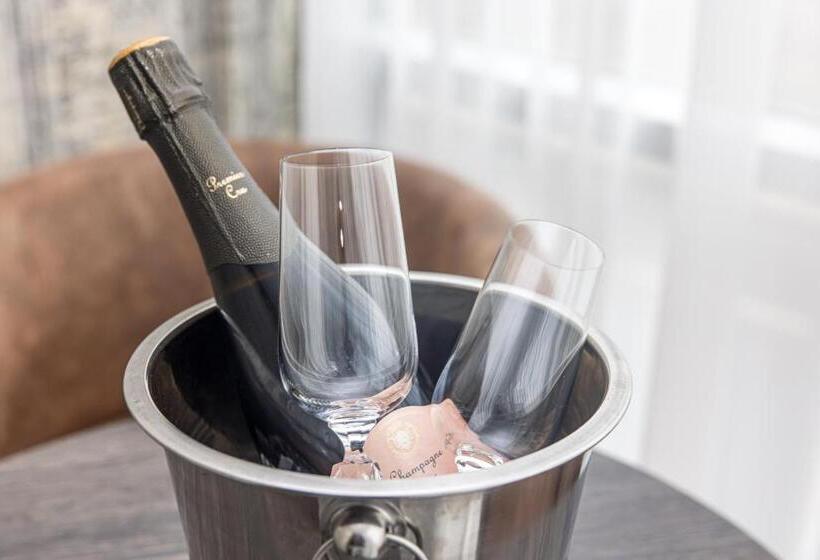 سوییت اجرایی, Resort Hotel Elija