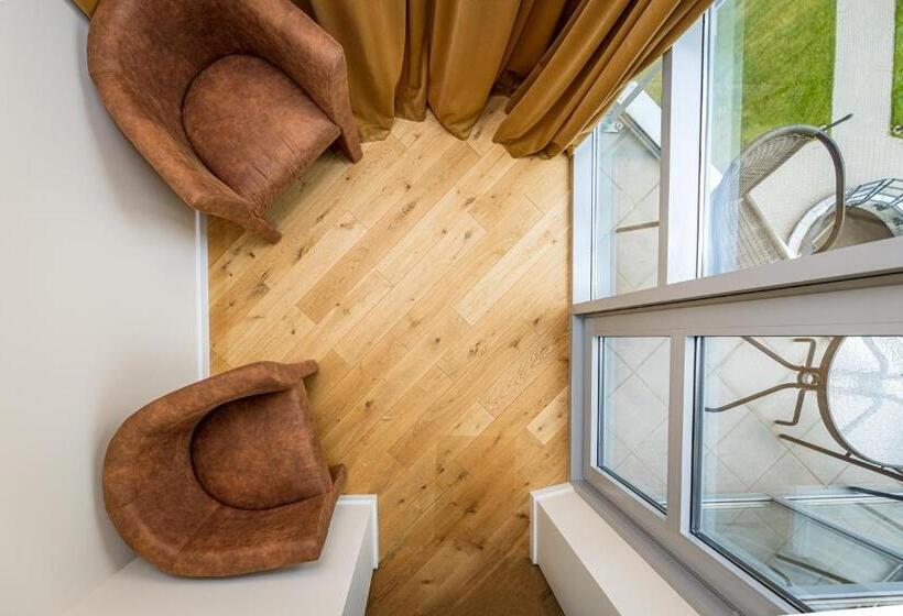 استودیوی استاندارد, Resort Hotel Elija