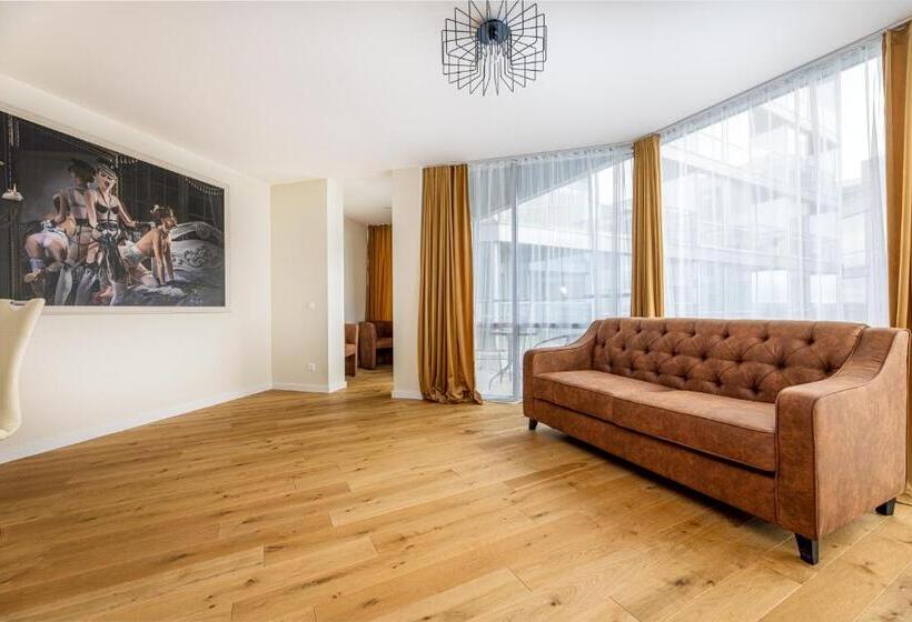 استودیوی استاندارد, Resort Hotel Elija