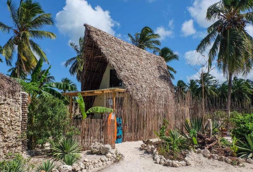 בקתה, B4 Beach Club