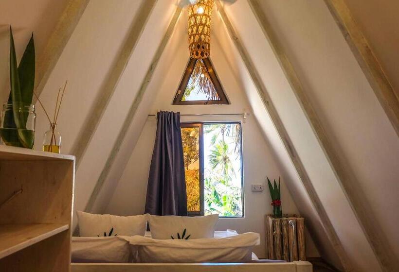 בקתה, B4 Beach Club