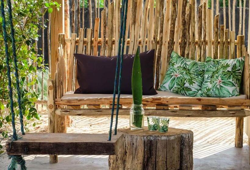 בקתה סטנדרטית, B4 Beach Club