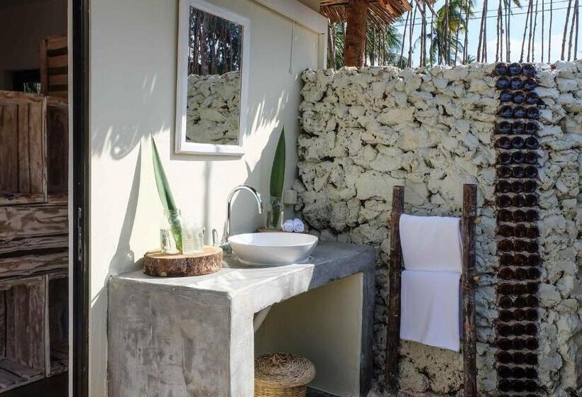 בקתה סטנדרטית, B4 Beach Club